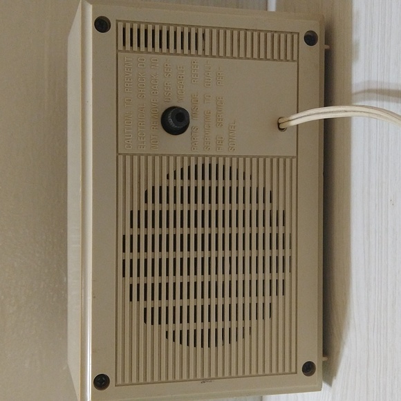 Vintage GE General Electric AM Alarm Clock Radio Model C2425A - Picture 3 of 6